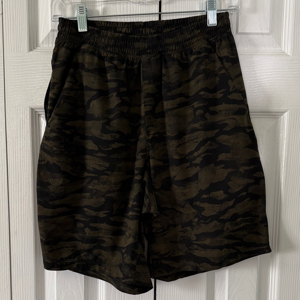 Lululemon Pace Breaker Short Linerless 9"
Bricollage Military Green Black Sz S